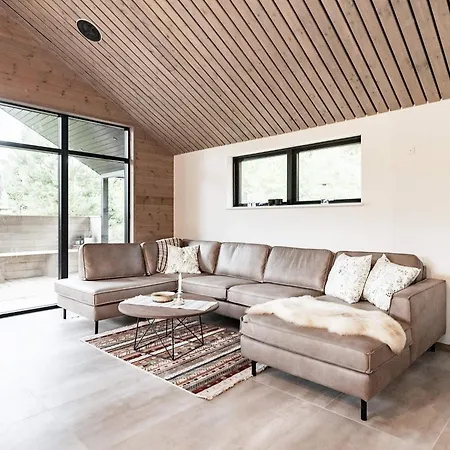 Feriehus Luxury Retreat With Spa, Hals Hals