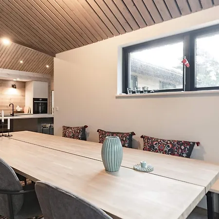 Luxury Retreat With Spa, Hals Feriehus *