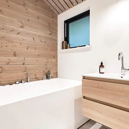 Luxury Retreat With Spa, Hals Feriehus Hals